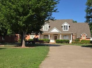 10307 N Airport Rd, Clinton, OK 73601