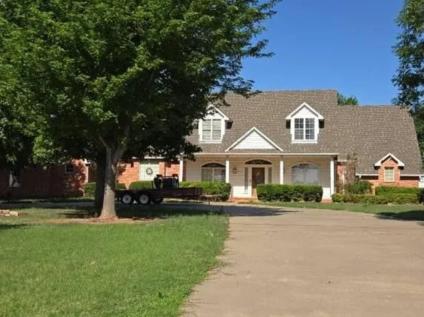 10307 N Airport Rd, Clinton, OK 73601