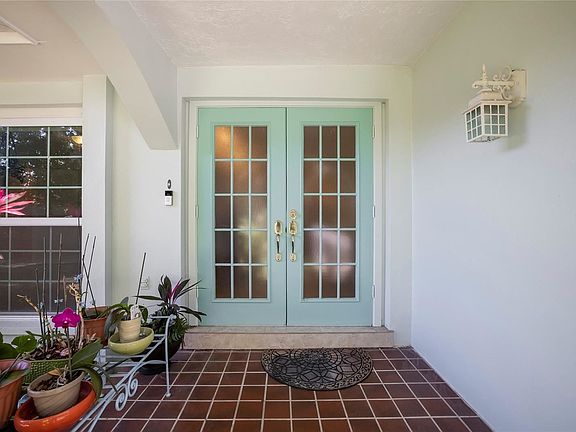 5th image of 621 Stiles Ln