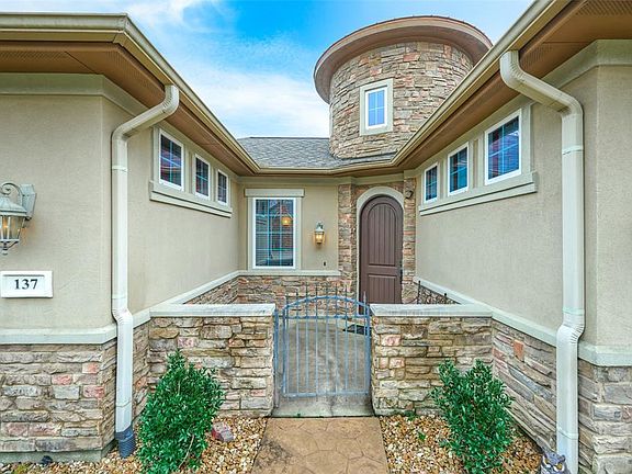 Image 2: Nice courtyard entry to the front door.