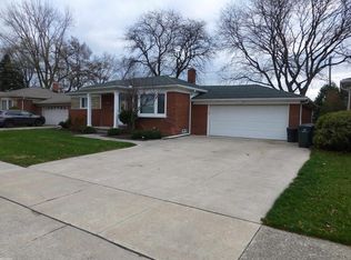 20360 Cedar St, Saint Clair Shores, MI 48081
