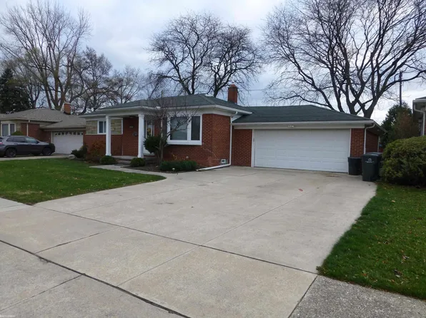 20360 Cedar St, Saint Clair Shores, MI 48081