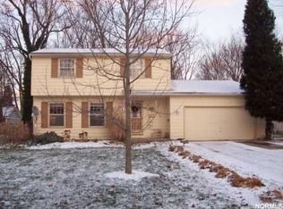 8249 Brentwood Dr, Olmsted Falls, OH 44138