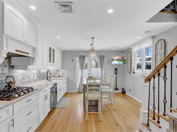 24 Rellim Dr, Glen Cove, NY 11542