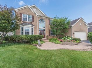 295 Courtland Dr, South Elgin, IL 60177