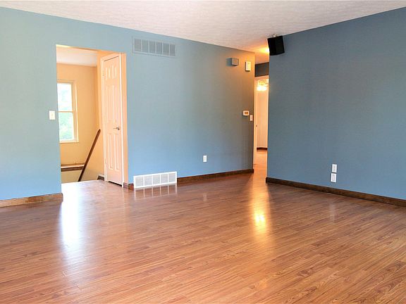 4th image of 713 Mill Valley Dr