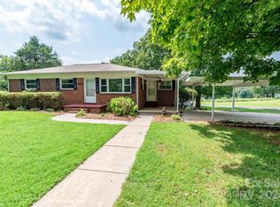 704 Bristol Dr, Statesville, NC 28677