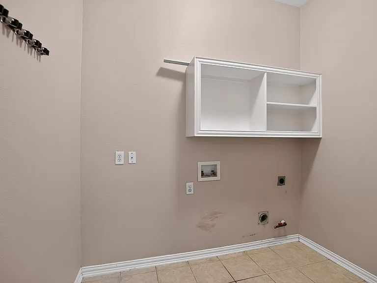 111 Ripplewood Cv — Photo 16
