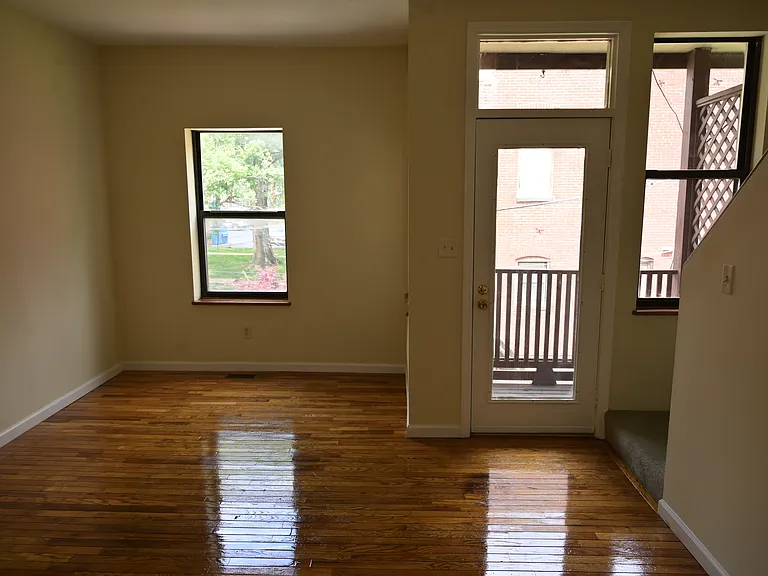 805 Russell Blvd — Photo 7