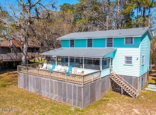 844 Swan Point Dr, Washington, NC 27889