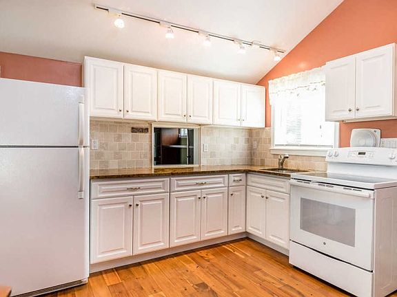 4th image of 67 Pearl Ave