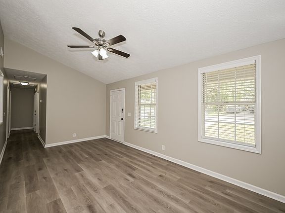 5th image of 1204 Cedarhill Dr