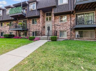 428 Riviera Dr, Saint Clair Shores, MI 48080