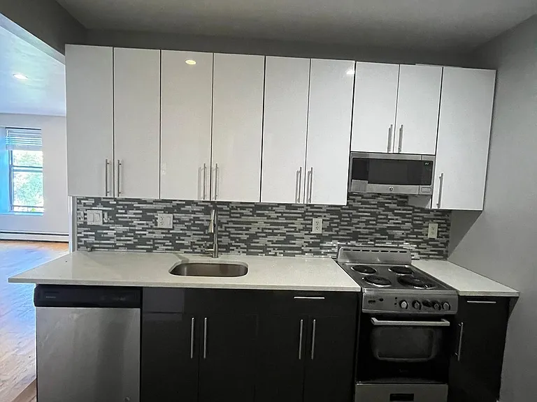 315 Alexander Ave #2F — Photo 1