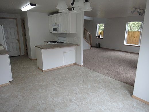 3rd image of 465 SE Brookwood Ave