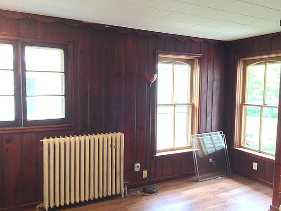3rd image of 664 Laurel Ave APT 6