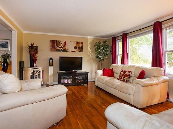 2nd image of 10 Clearview Dr