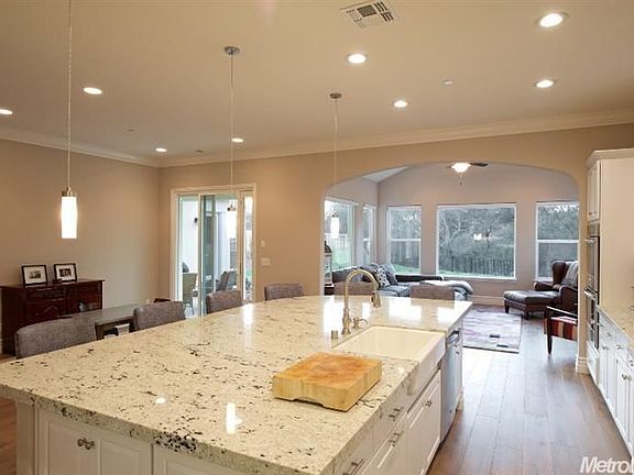 3rd image of 5619 Lakepointe Dr