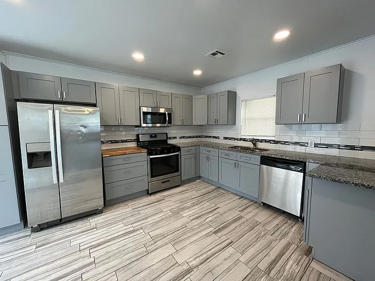 720 N Columbia Ave — Photo 6