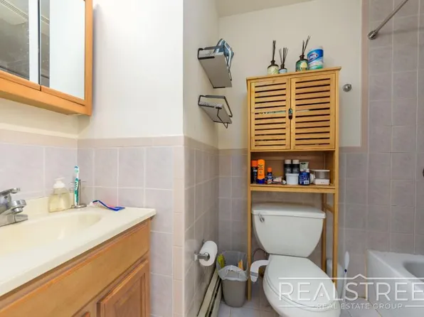 90 Moore Street image 17 of 19