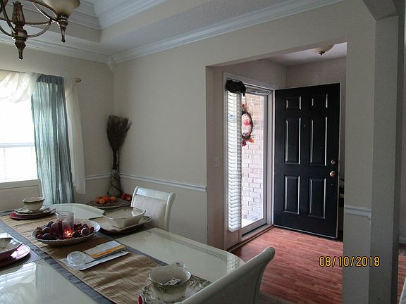 5th image of 411 E Banks St