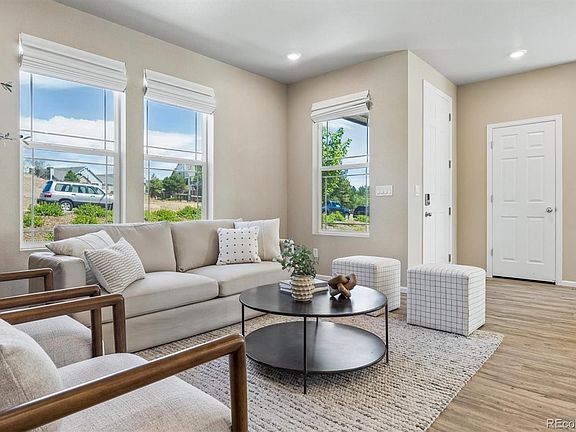 4th image of 399 Courtfield Way