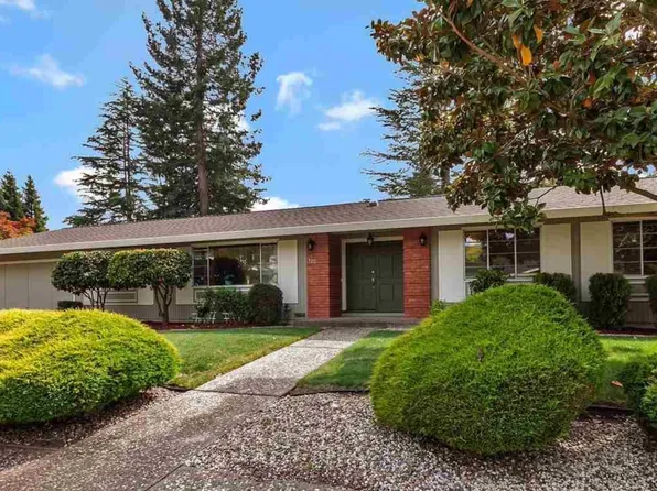 122 Brookfield Dr, Moraga, CA 94556