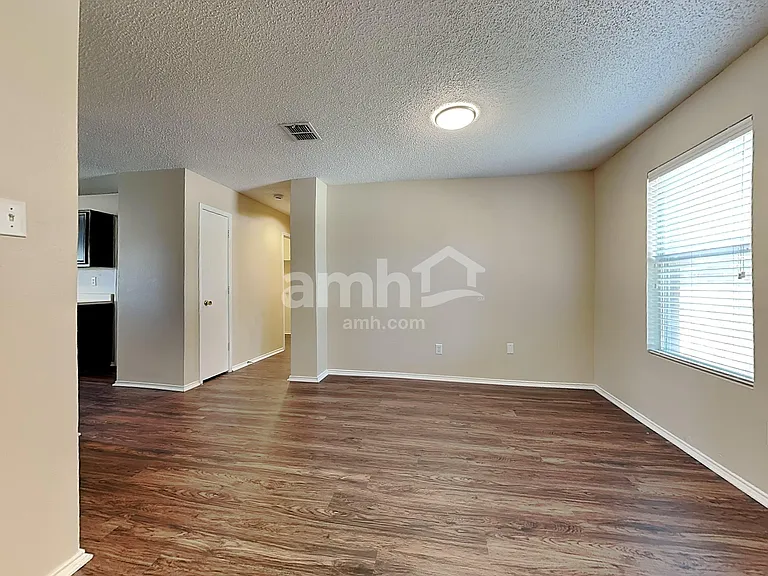 1430 Stewart Dr — Photo 6