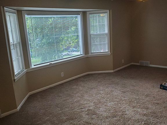 3rd image of 1513 Pinewood Circle Dr