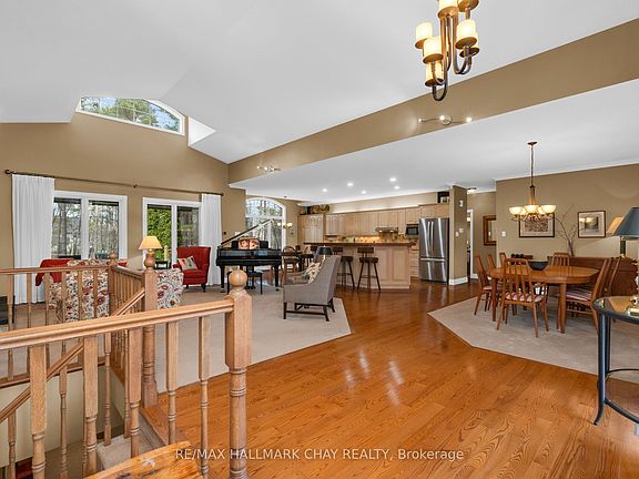 5th image of 16 Chestnut Ln