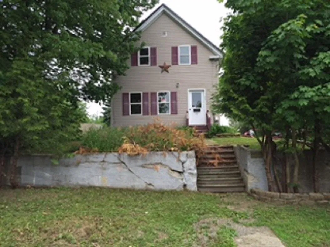 3 bed, 1.5 bath, 1400 sqft, $600 — Photo 2