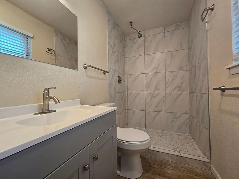 501 W Voelter Ave — Photo 16