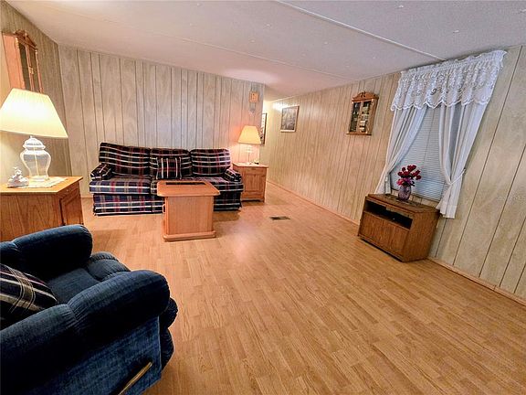 3rd image of 6336 WEALTHY LANE