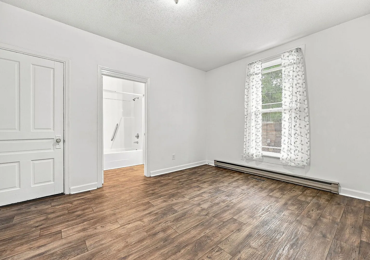$100.00 Off First Month Rent If Move In By End Of August — Photo 4