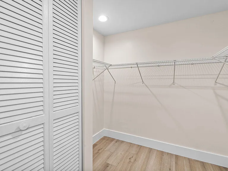 2233 NW 22nd Ave #102 — Photo 32