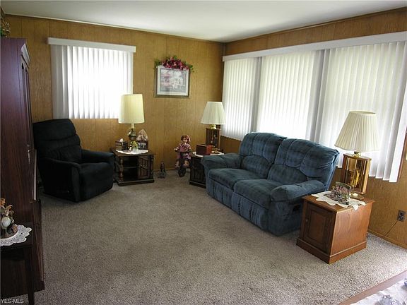 3rd image of 121 Coronado Ct