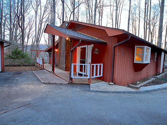 2nd image of 624 Locust Dr
