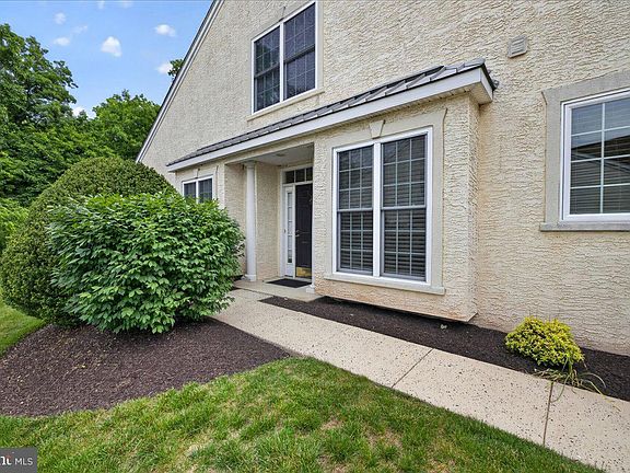 4th image of 377 Brittany Ct