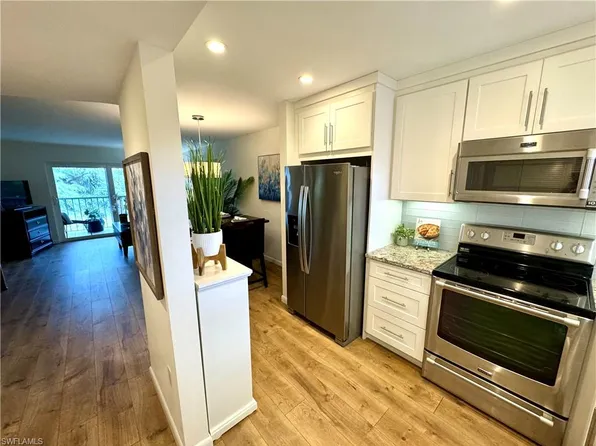 400 Forest Lakes Blvd APT 301, Naples, FL 34105