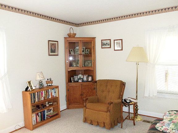 3rd image of 44 Bryant Cir