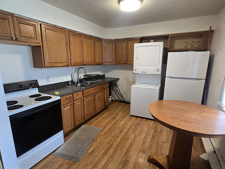 1010 Fountain St — Photo 2