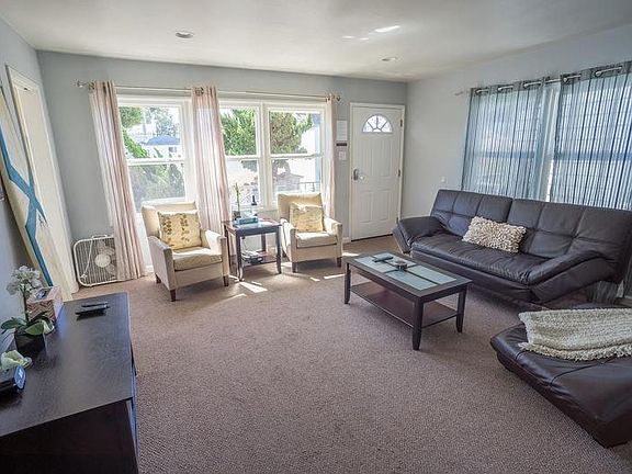 5th image of 846 1/2 Island Ct