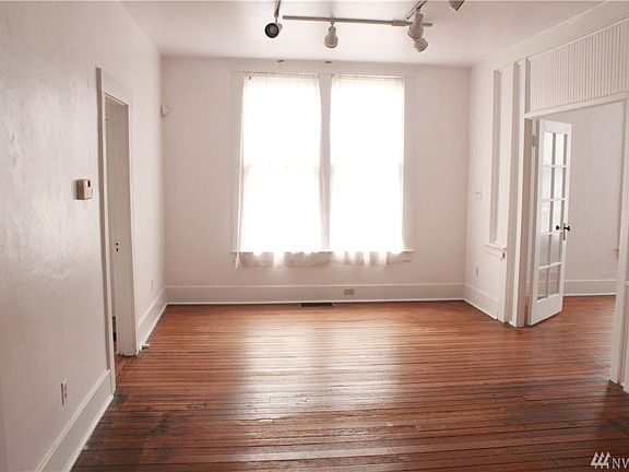 4th image of 315 2nd St NE