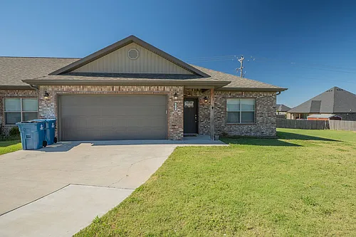 1733 Booker Cir Photo 1
