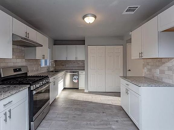 3rd image of 1609 Kent Dr
