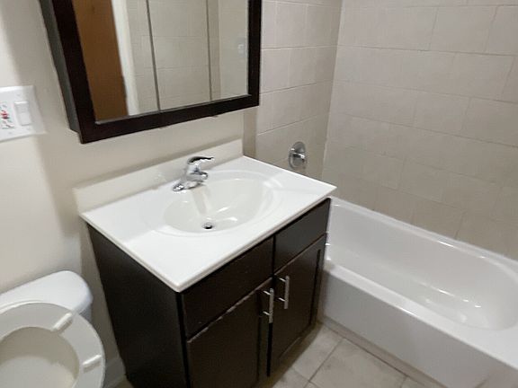 4th image of 872 W Lill Ave #C-1