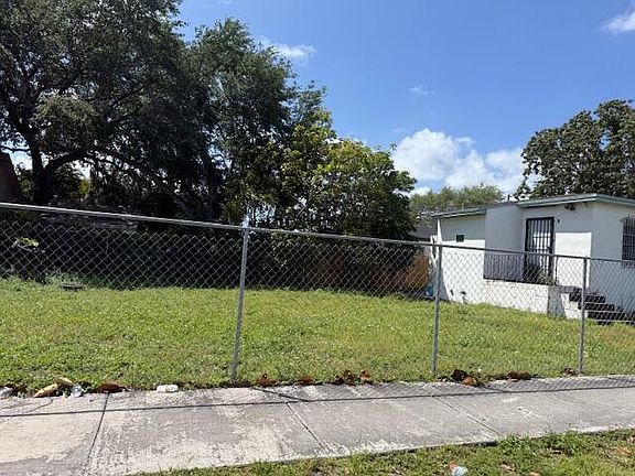 5th image of 1580 NW 77th Terrace