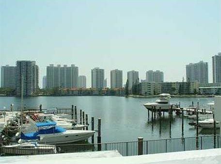 2nd image of 18021 Biscayne Blvd #3032