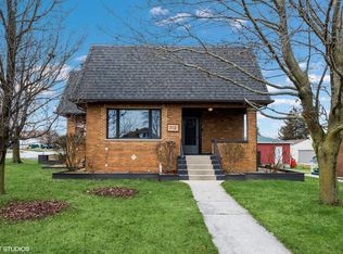 712 McCarthy Rd, Lemont, IL 60439