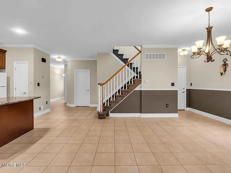 12 Sanford St — Photo 6